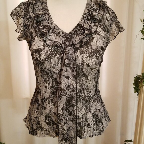 Claudia Richard Tops - Claudia Richard ruffled top black & grey sz med